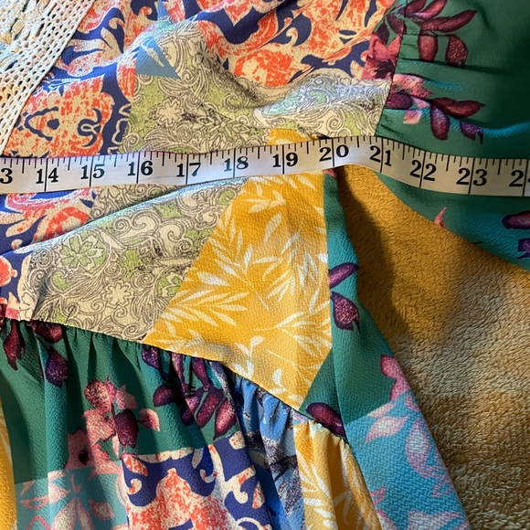 Umgee Lace V Neck Bell Sleeve Floral Dress… - Picture 7 of 7